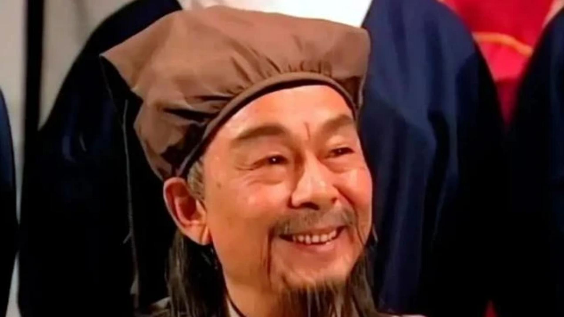 恒山派定闲师太夸奖令狐冲,岳不群为什么杀恒山派定闲师太