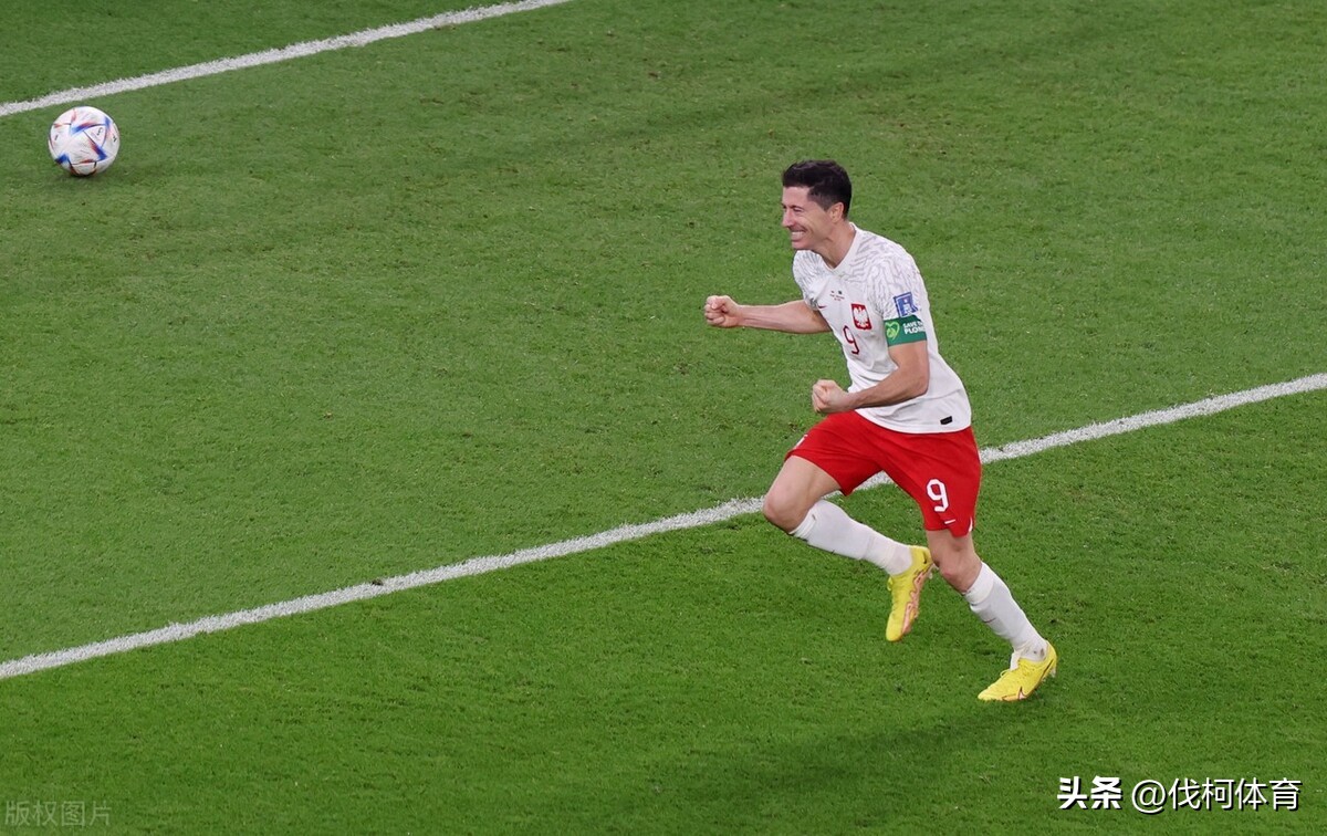 十大神锋之莱万,足坛十大神锋之莱万