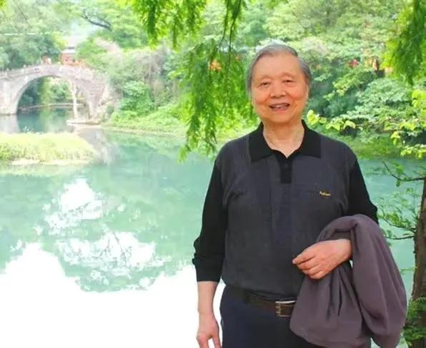 符号：“杂而为文”四十年