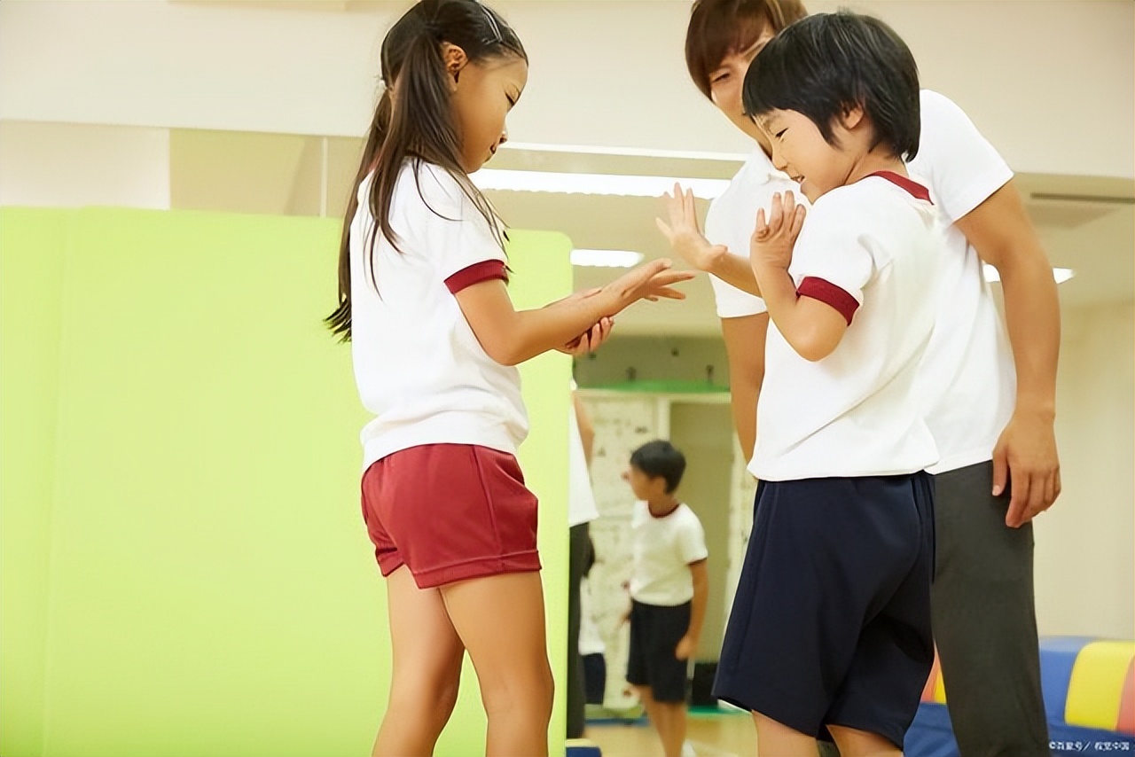 孩子学校碰破嘴该怎么理赔,孩子不小心划伤别人脸该赔偿多少