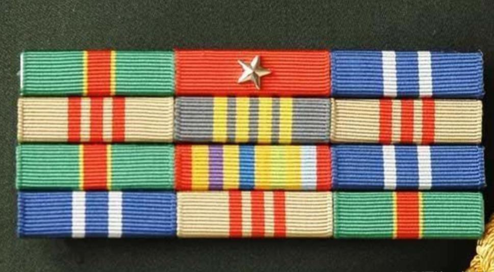 军服上的马赛克是什么,各国军装的差别