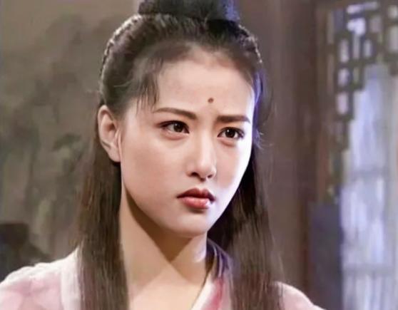 原形毕露！烤瓷牙“抢镜”忒显老，大概早已忘了“美人三分龅”