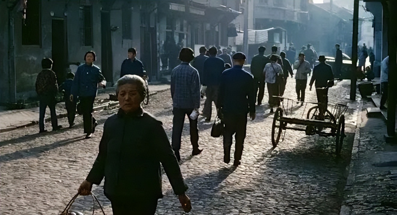 1978至2022年中国经济变化,2012-2022中国经济十年变化柱状图