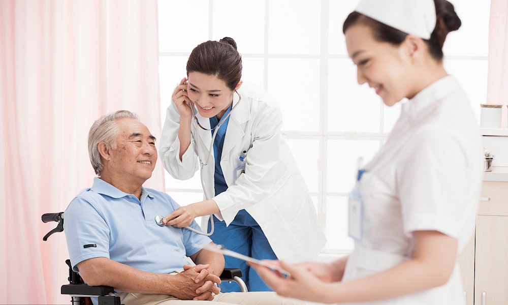 有男医生给女性做肠镜吗,做肠镜难为情吗