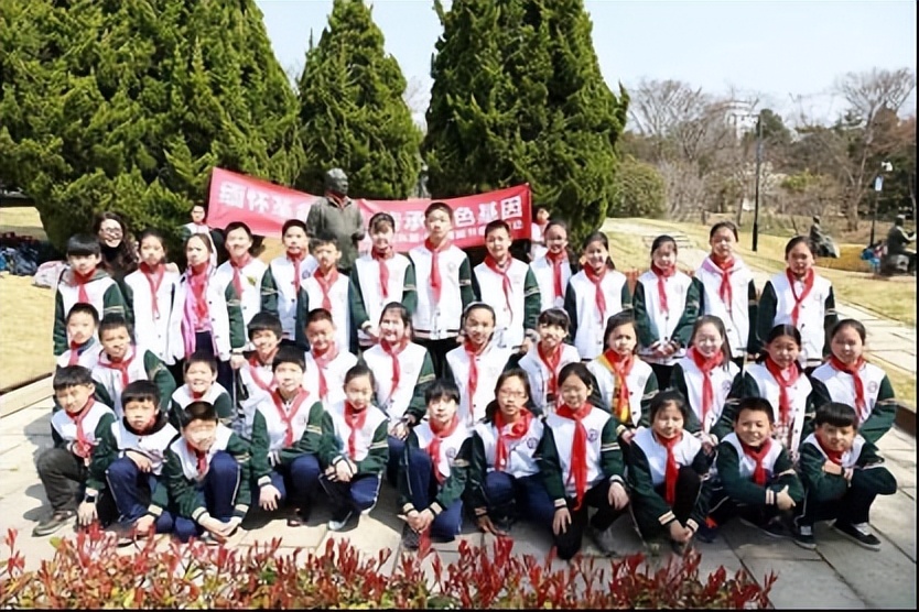 传承雷锋精神争做时代新人小学,青岛嘉定路小学弘扬雷锋精神活动