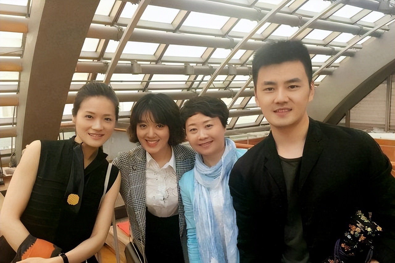 新闻联播主持人严于信个人资料,主持人严于信个人照片