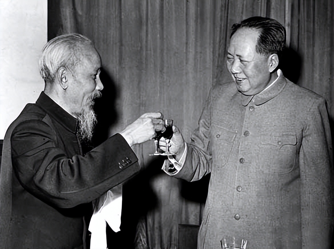 毛主席接见胡志明时，提出了一个要求，胡志明立即拒绝