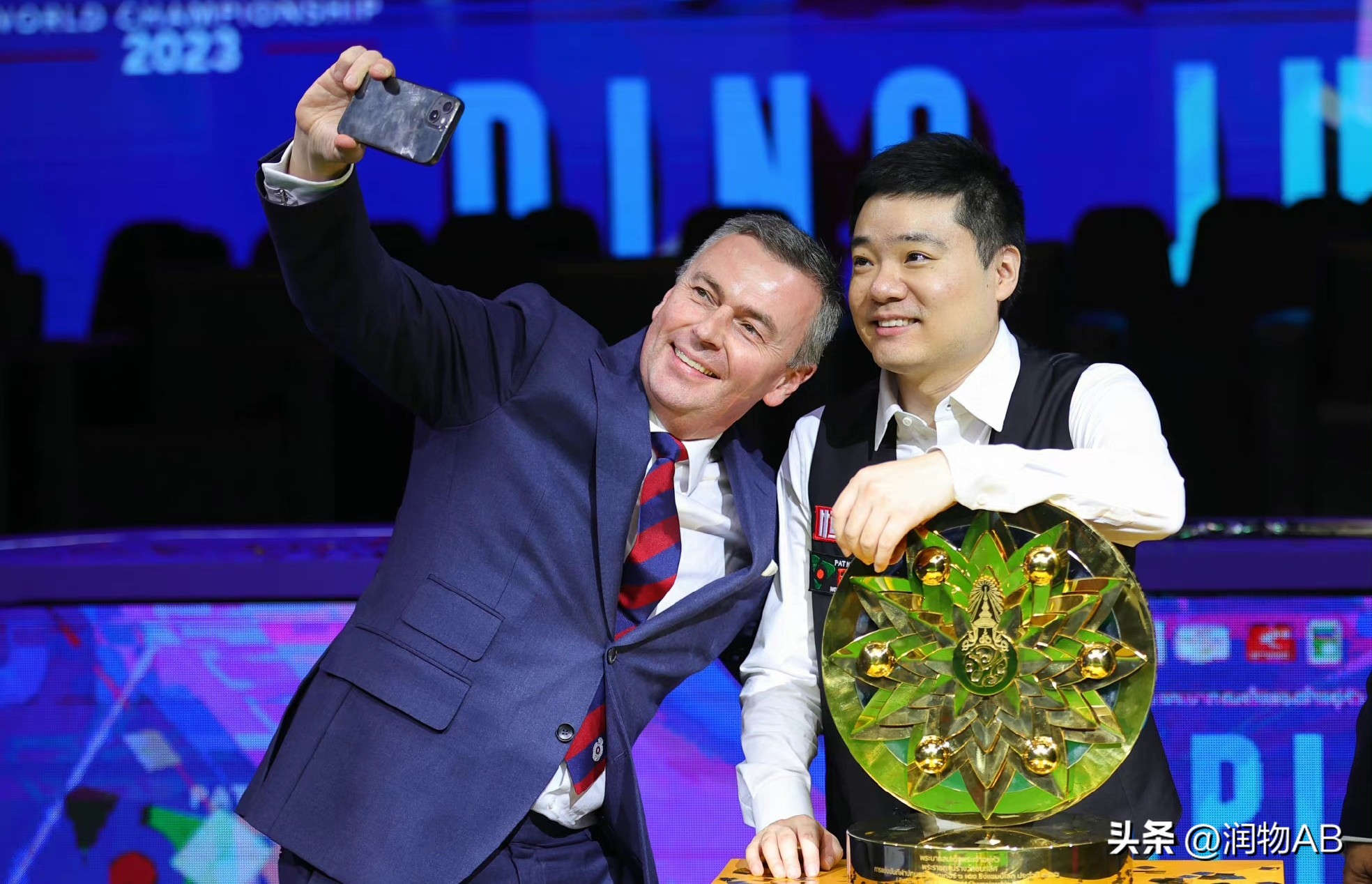 丁俊晖拿下比赛秀球技,丁俊晖锦标赛借力打力