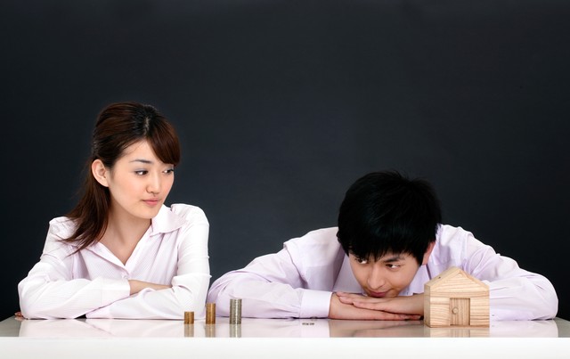 发现好朋友老婆出轨要不要告诉她,朋友老婆出轨该不该对她说