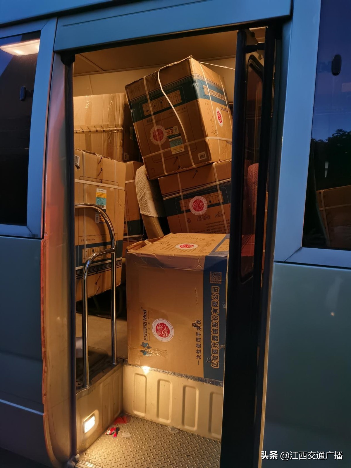 江西援沪医疗队抵达上海视频,江西援鄂医疗队第六批工作视频