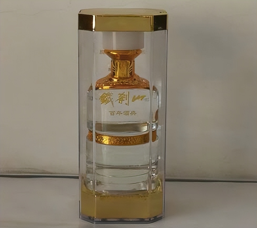 带你揭开白酒市场的真面目 (白酒市场上的一些套路你中招了吗)