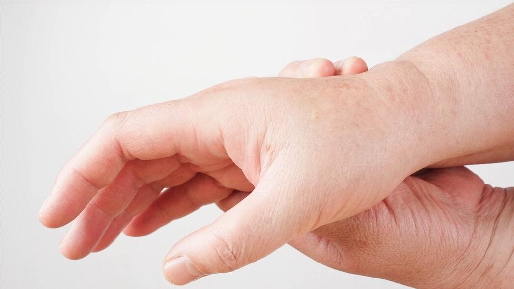 手指僵硬发胀怎么回事,手指僵硬预示哪些疾病