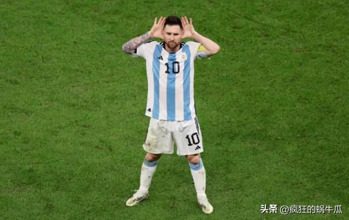 梅西得了便宜还卖乖，主裁判明显偏袒阿根廷，却还被封为卡牌大师