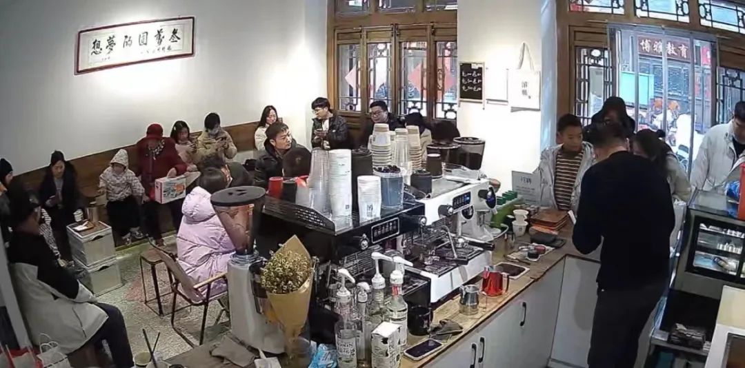 零基础开一家咖啡店多少时间回本,开一家咖啡店一年能赚多少钱