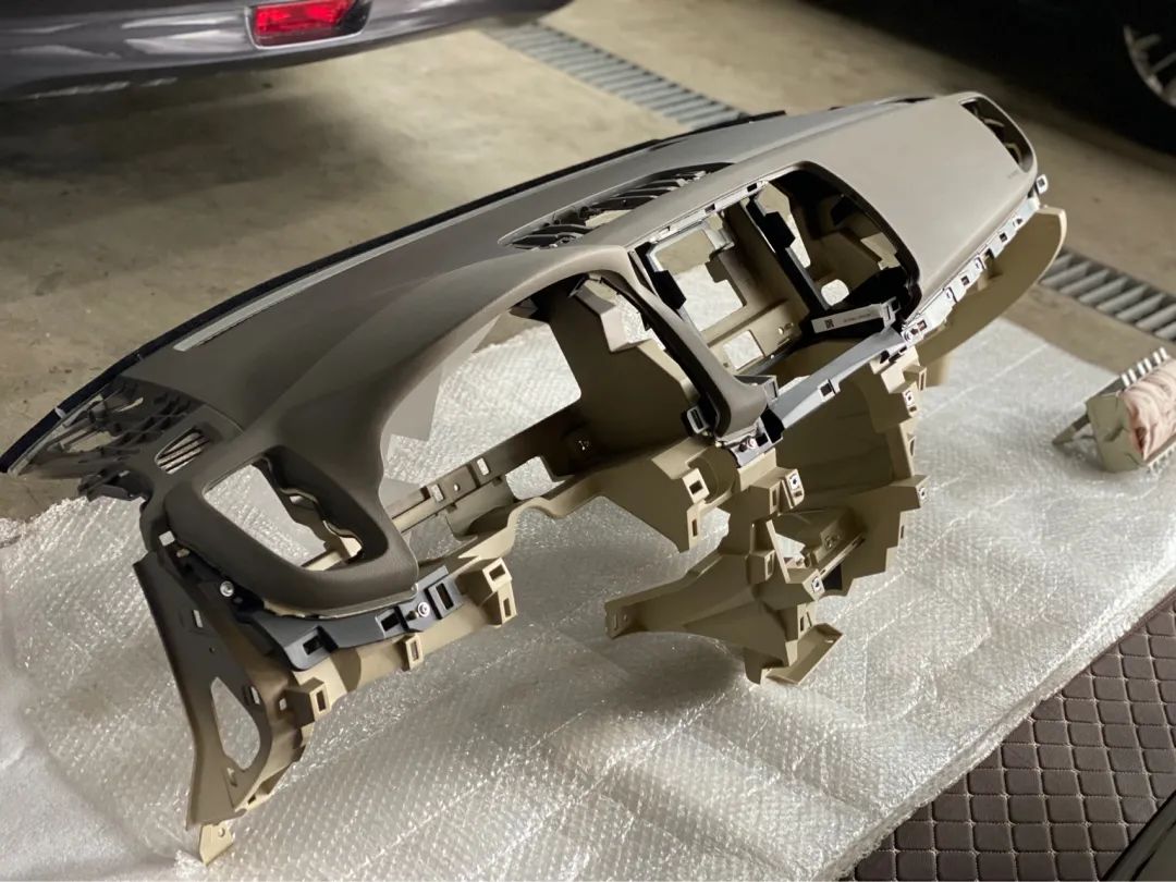 09天籁全车翻新整改多少钱,日产天籁自己撞烂了维修多少钱