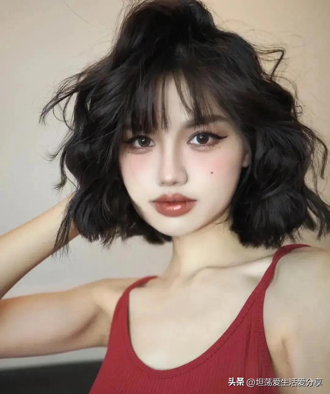 短头发蛋卷头发型正面,俏皮短蛋卷头戴什么帽子