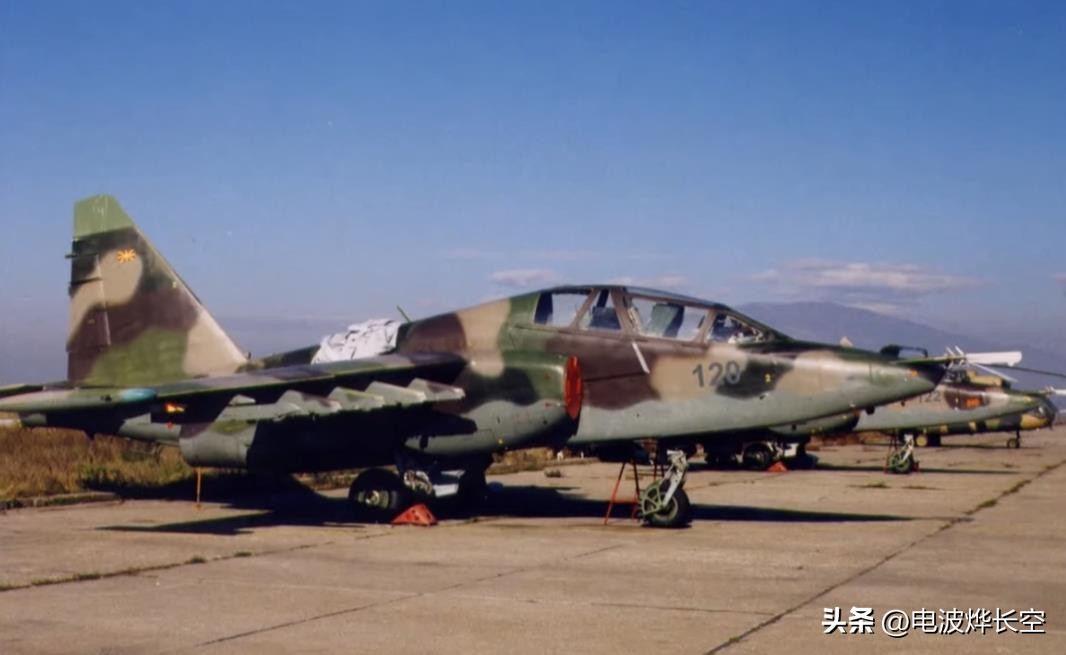 捐完坦克捐飞机！东欧小国再向乌克兰捐赠强击机，封存已达18年