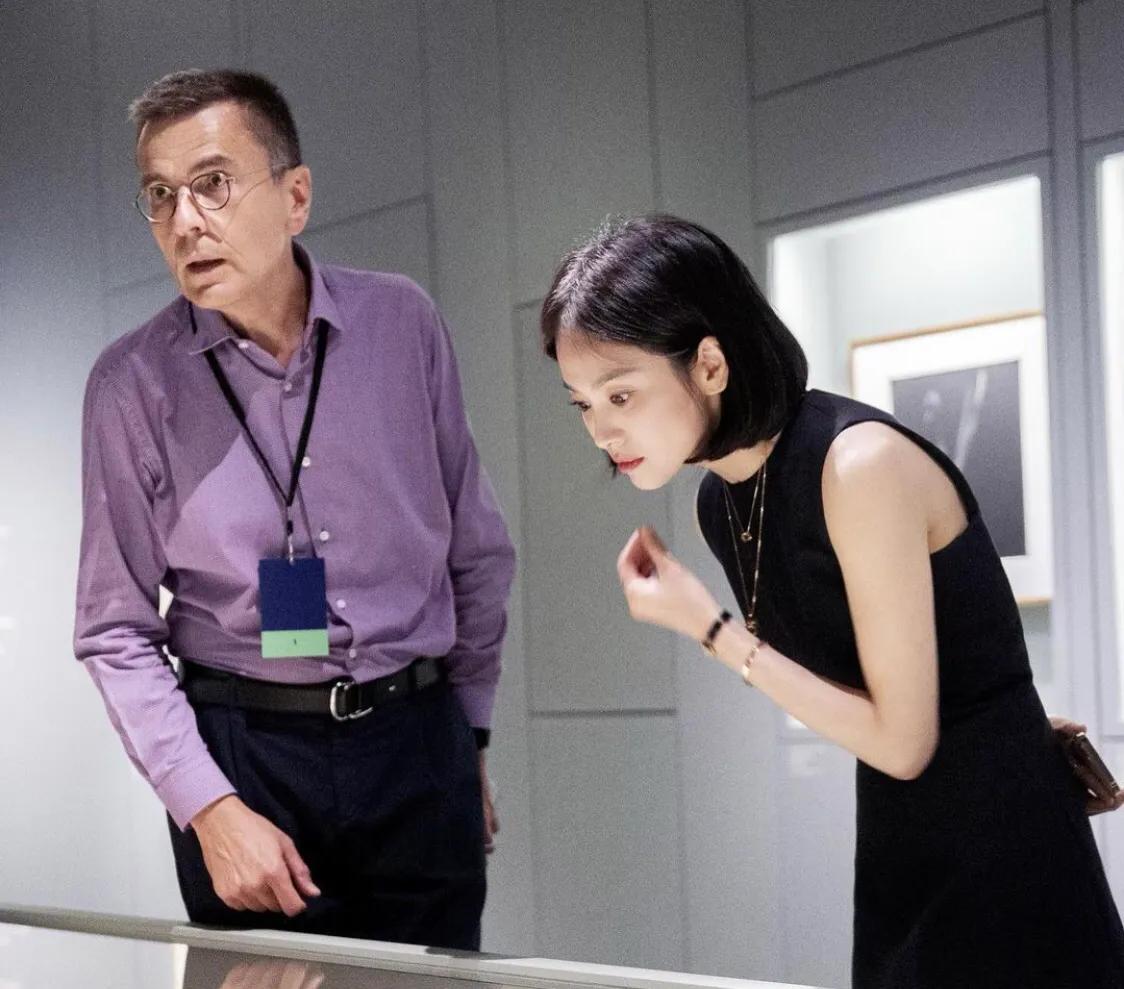 宋慧乔短发走秀穿搭,宋慧乔秋冬通勤风穿搭