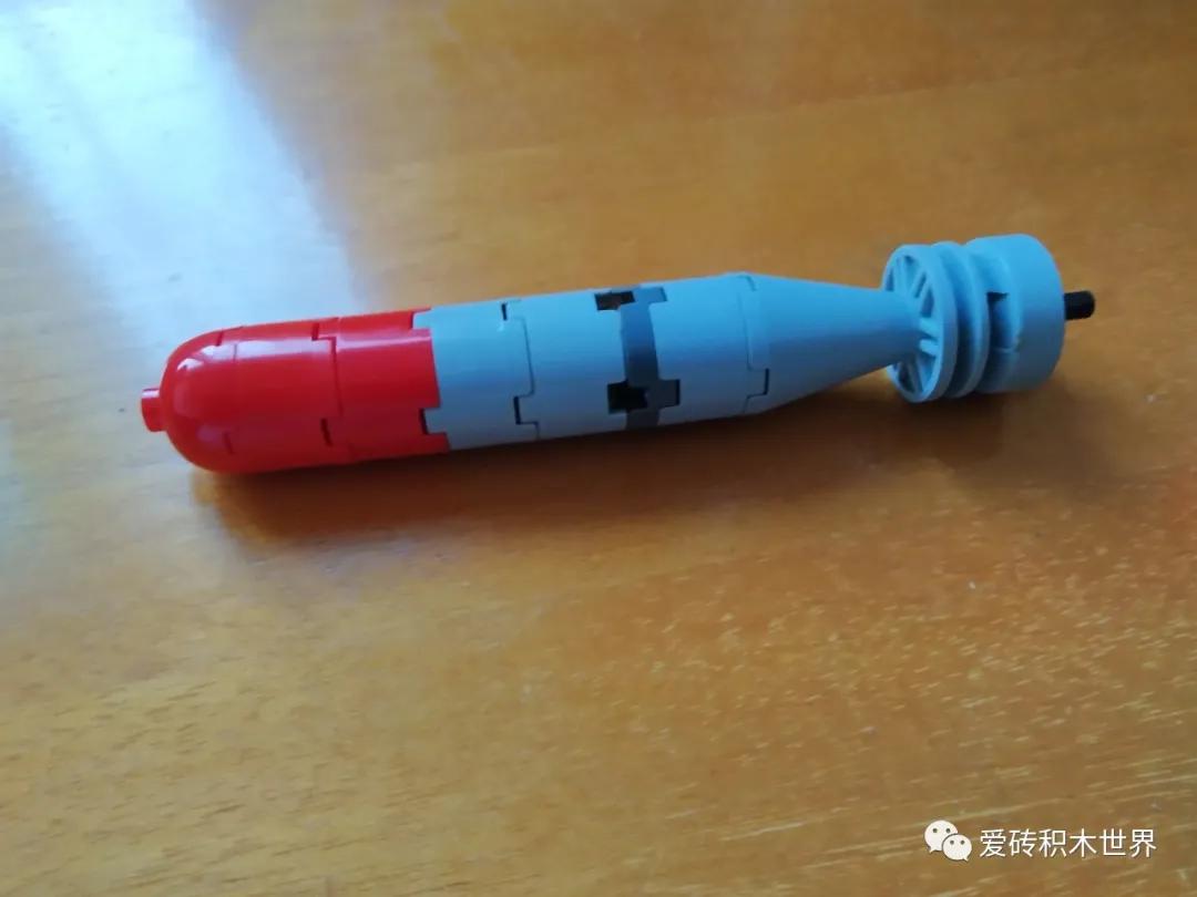 「爱砖MOC每日推送」用积木在现实中游玩战地1一战哥达式轰炸机