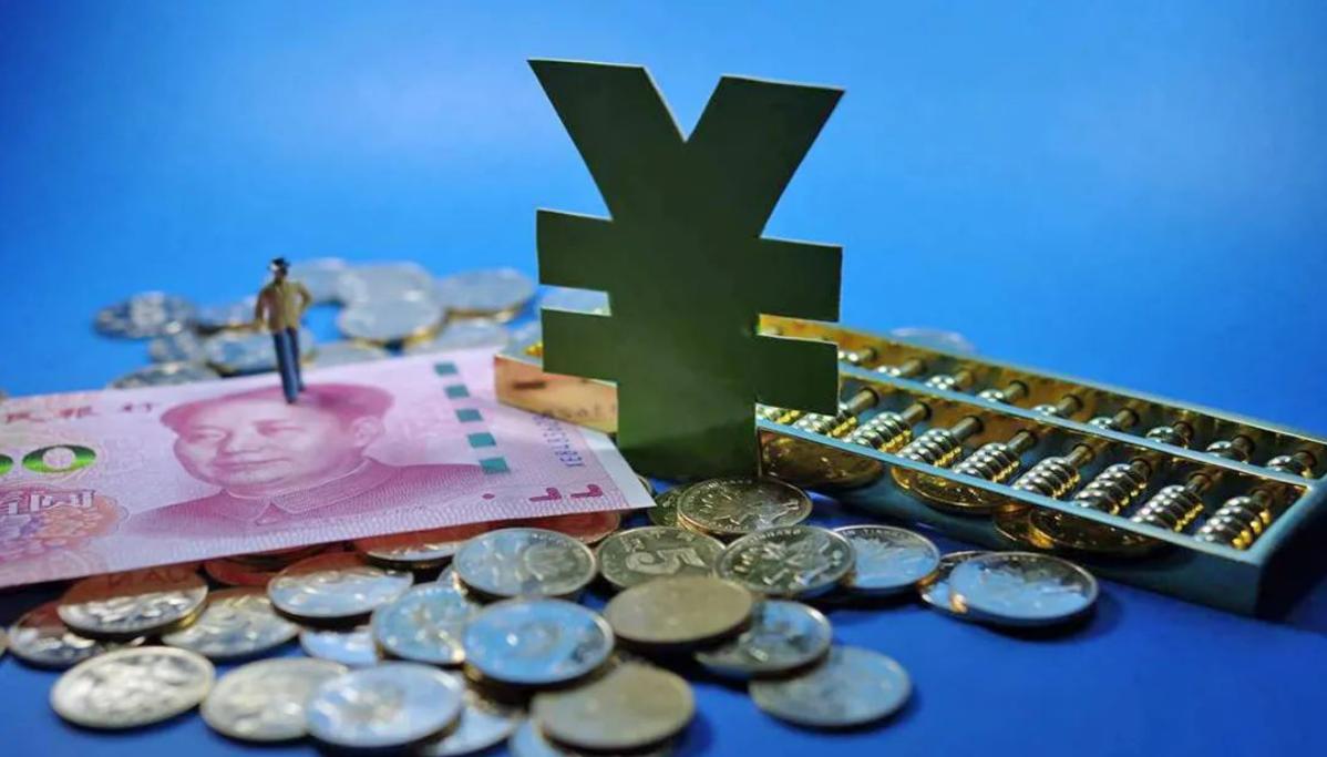 百年变局下美通胀控制艰难，中经济稳定增长，两国金融政策大不同