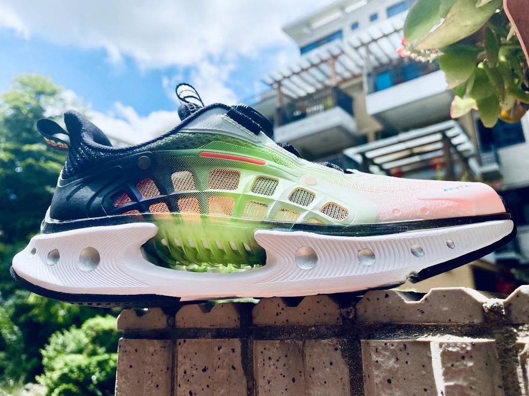 抄袭运动鞋,安踏和李宁运动鞋对比