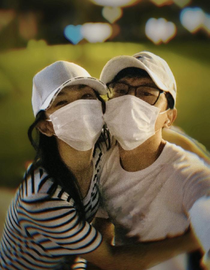 张杰谢娜近期全家福,张杰谢娜带着双胞胎女儿逛商场