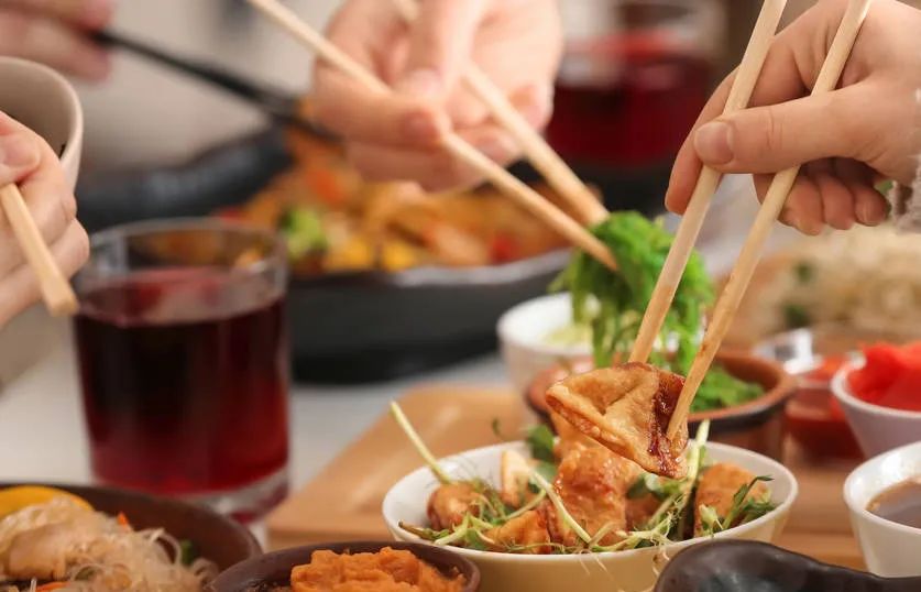 天热吃不下饭怎么补充能量,暑天热吃不下饭怎么办