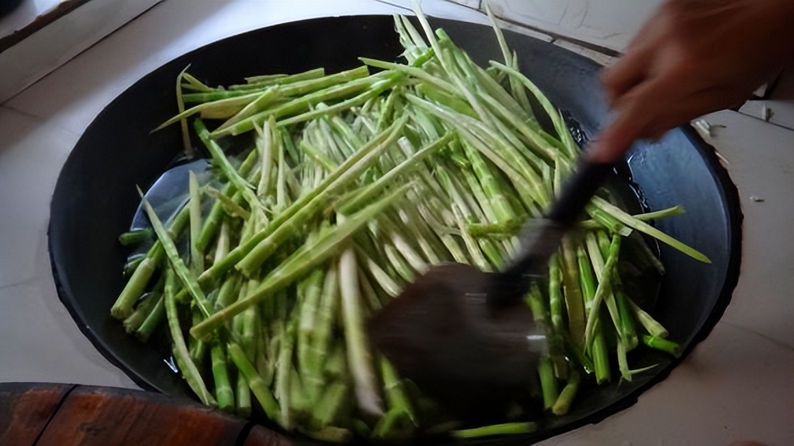 农村剥笋技术视频,每日农经挖笋技巧视频