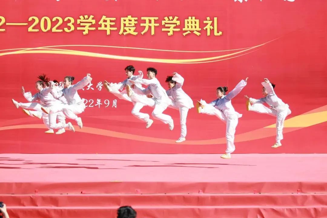 人大附中同学，开学快乐！大中小学思政课一体化建设教育基地揭牌！