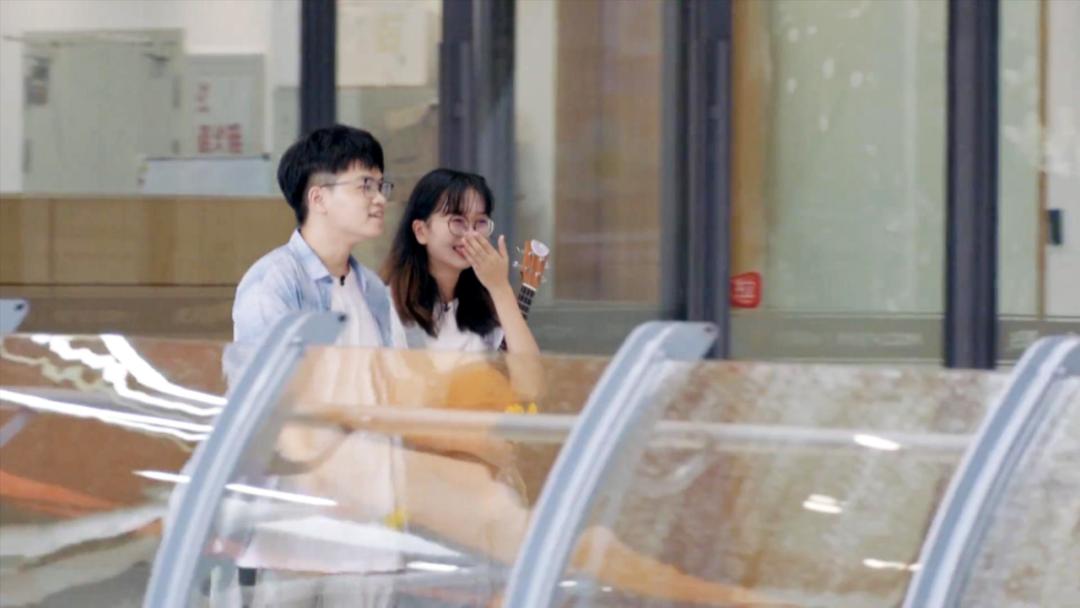 何炅说出职场真实一面视频,何炅揭秘职场