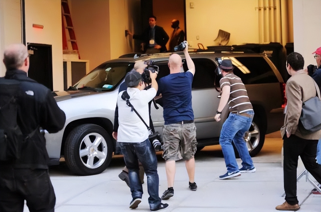 第一狗仔卓伟怎么火的,第一狗仔卓伟的传奇事件