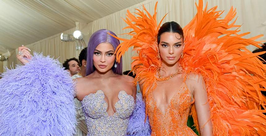 足球运动员场上被嘘,体育明星因输了比赛而被骂