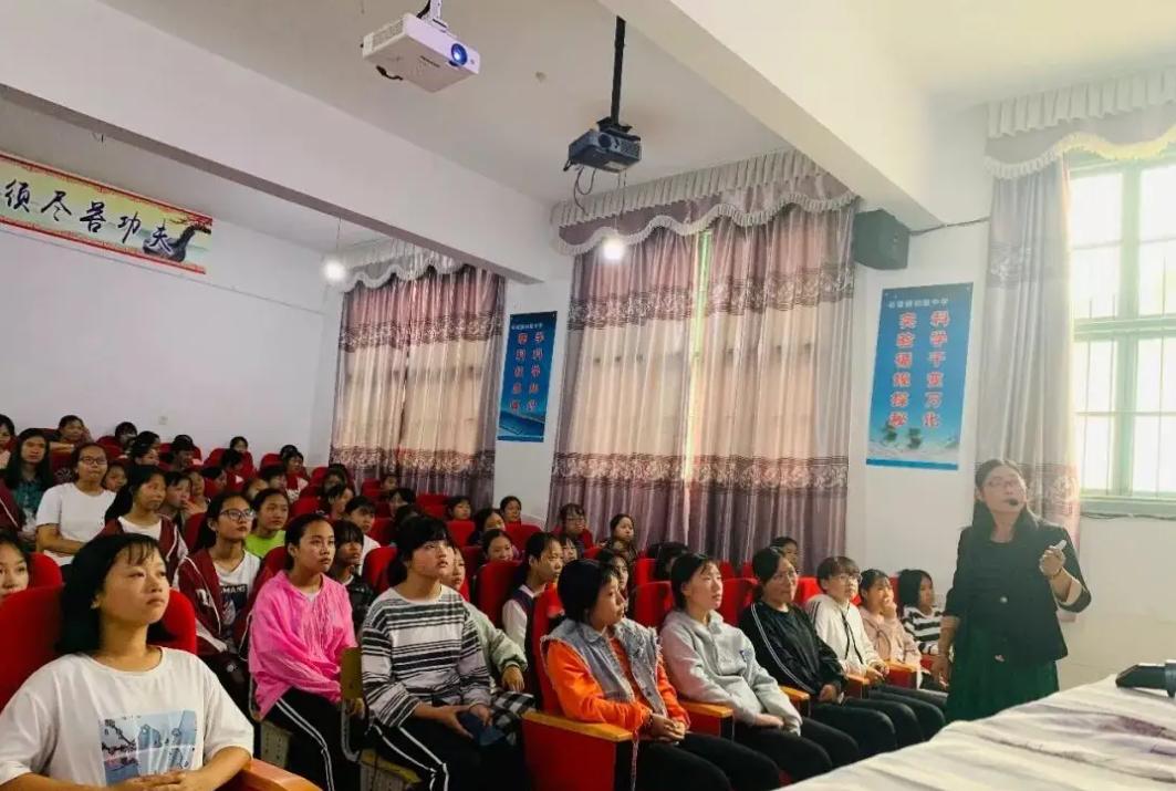 男孩子用卫生巾的正确方式,孩子使用卫生巾方法