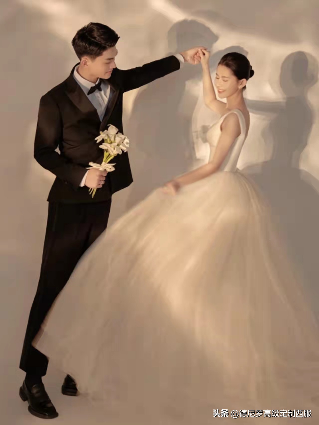 拍婚纱照的时候给你推荐西装,拍婚纱照送的定制西服套路