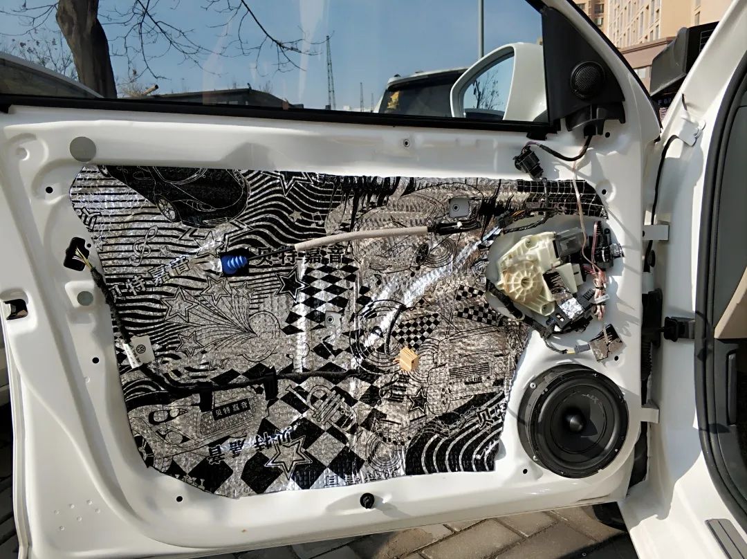 新款桑塔纳四门隔音喇叭升级,大众桑塔纳蜗牛喇叭升级