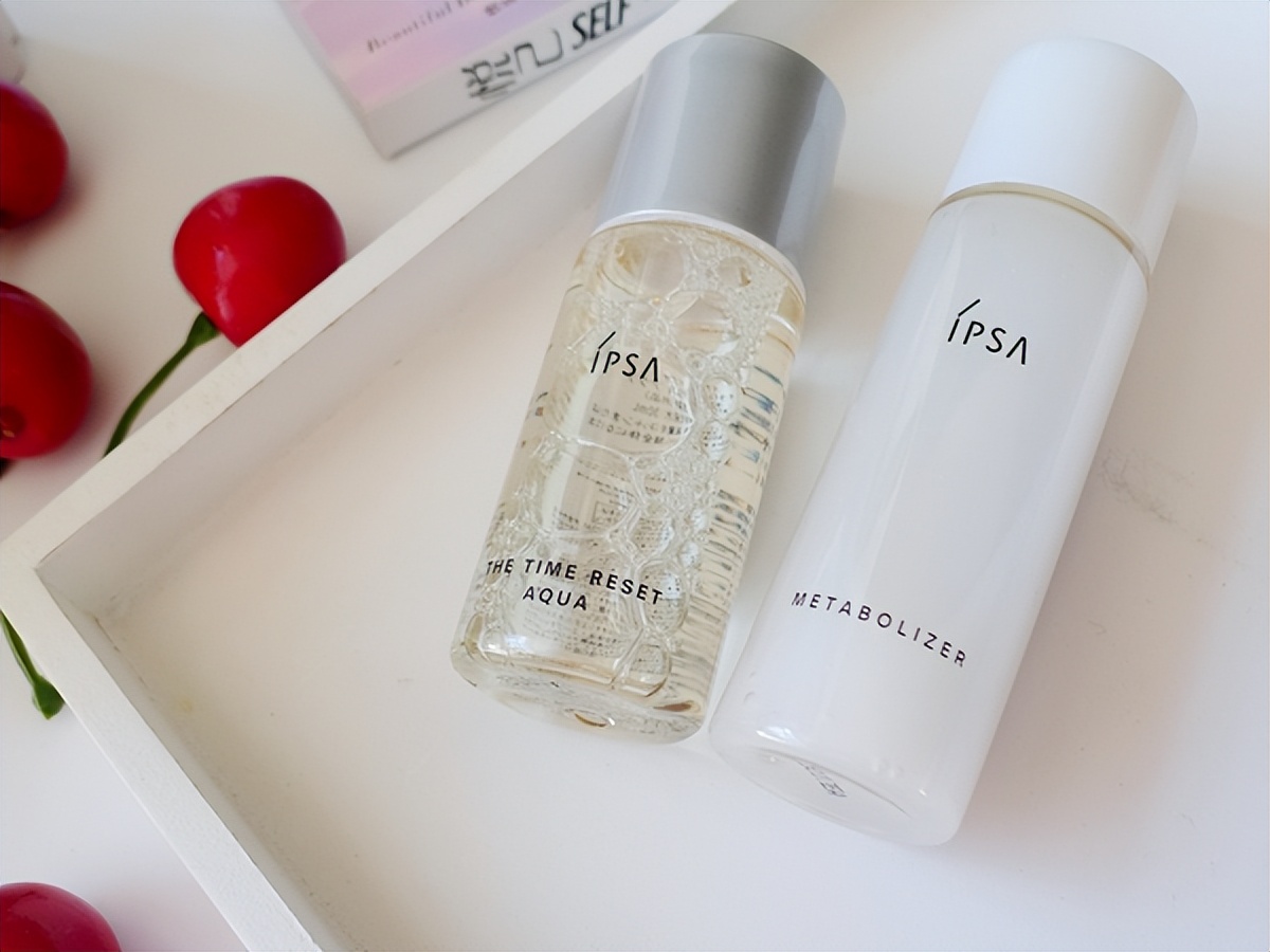 哪些爽肤水可以收缩毛孔并且保湿,爽肤水补水保湿收缩毛孔提亮肤色