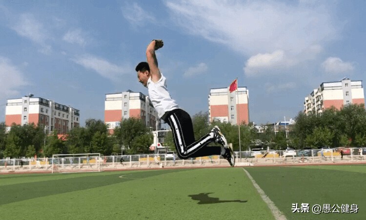 立定跳远不向后倒的窍门,立定跳远从2.1到2.3米怎么练