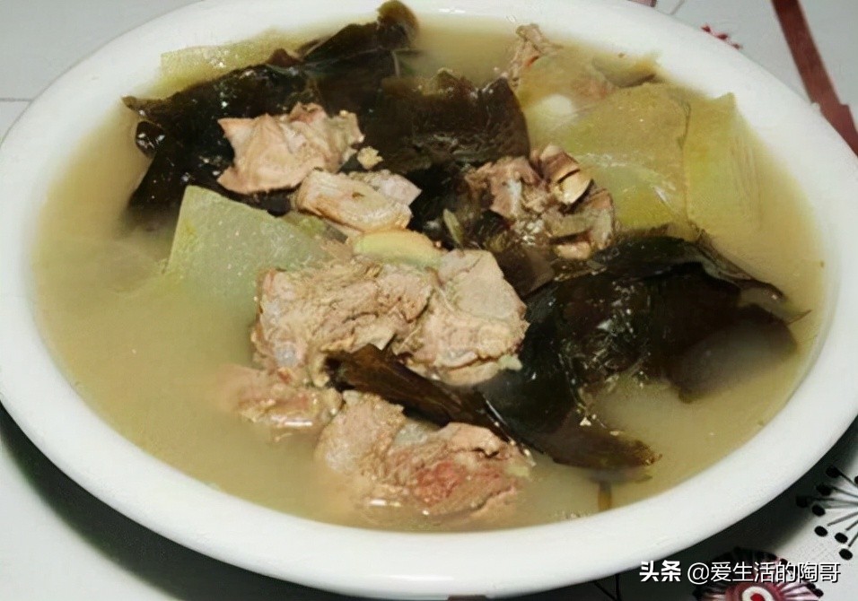 冬季太寒冷，4个防寒保暖小窍门给你，从头暖到脚，健康过冬