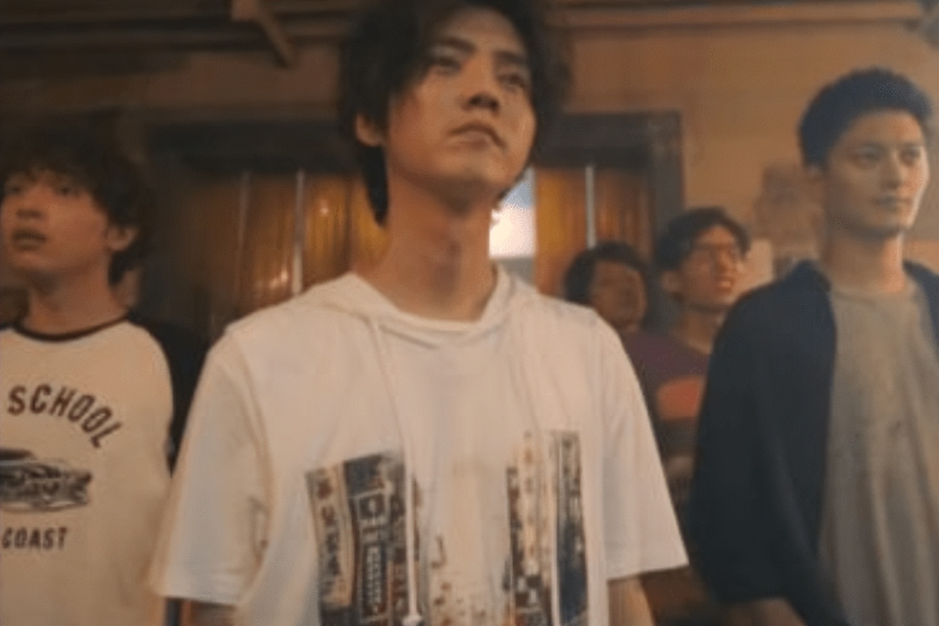 事实证明，身为“恋爱教科书”的鹿晗，已经走上了另一条大路！