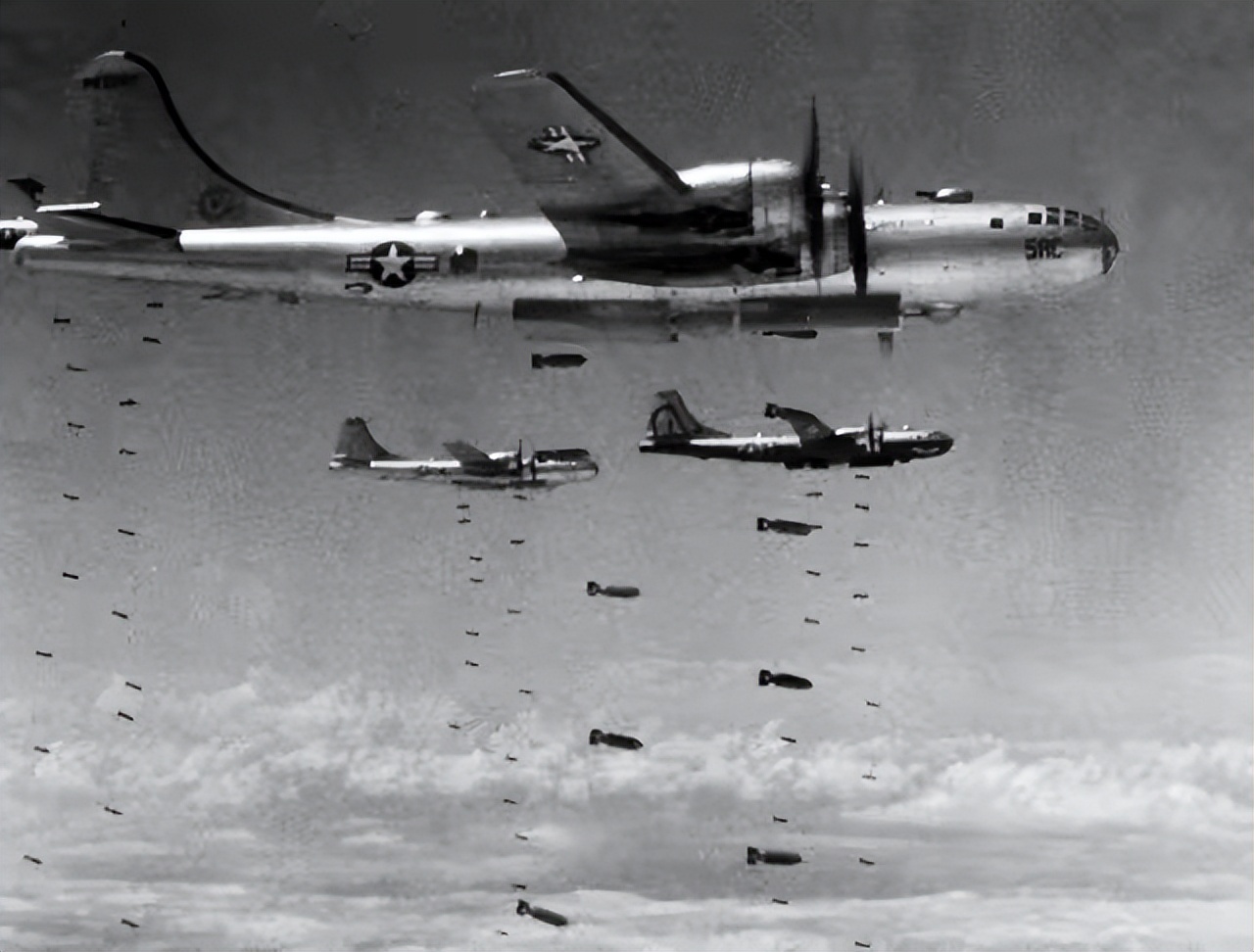 麦克阿瑟叫嚣投放原子弹,麦克阿瑟威胁使用核武器视频