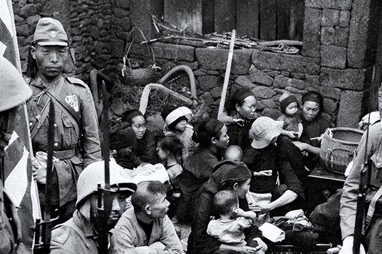 1944年，一支日军伪装成国军闯入湖南山村，5位妇女热情上前劳军