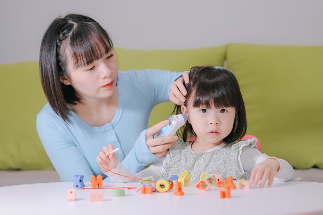 孩子发烧吃药吐怎么办,小孩子发烧吃药为什么会吐