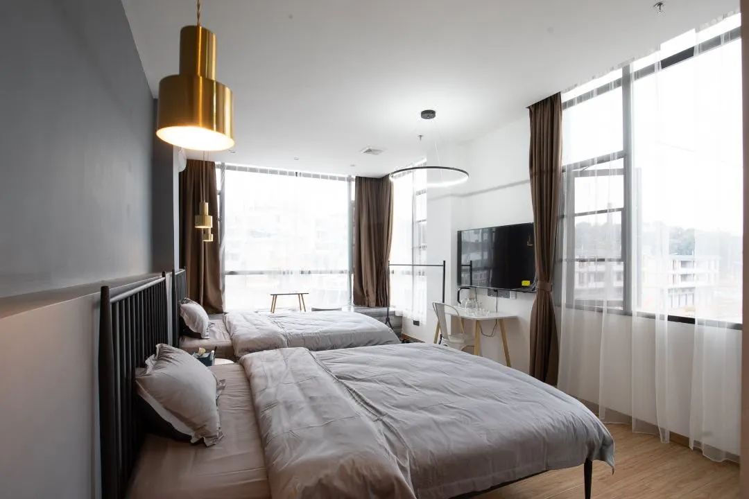 閲戠鍗佹湀鍥藉簡涓鍋囨湡浣忓鏀荤暐,閲戠涔嬬害