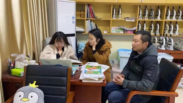 同台竞技大赛,同台竞技展风采的下一句