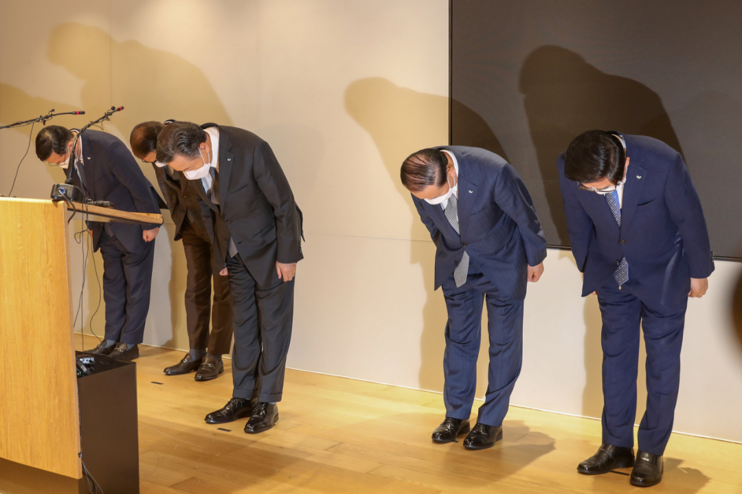 韩国面包厂女工卷入搅拌机惨死,公司给她葬礼送来两箱面包慰问?