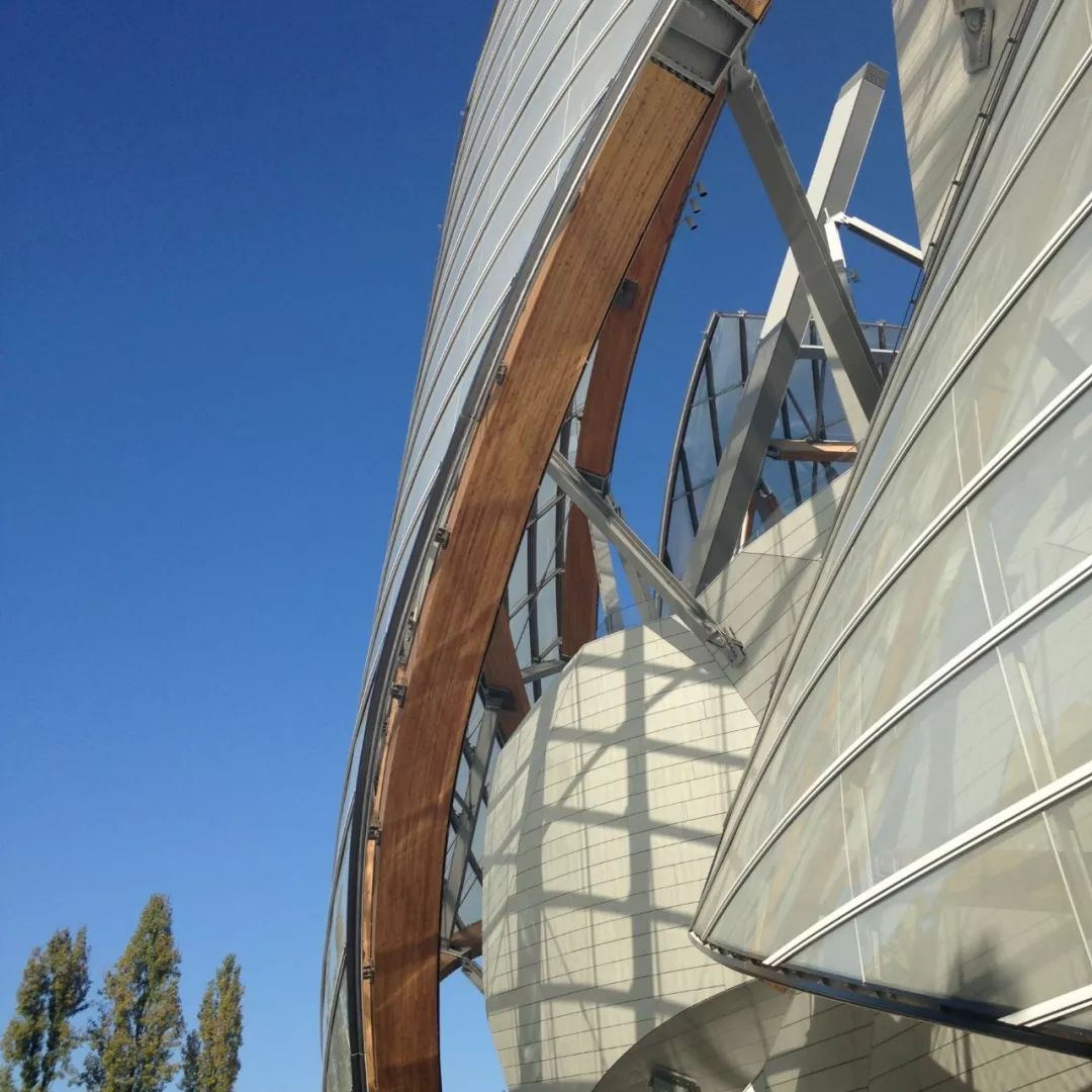 解构主义弗兰克盖里,美国建筑师弗兰克盖里的建筑风格