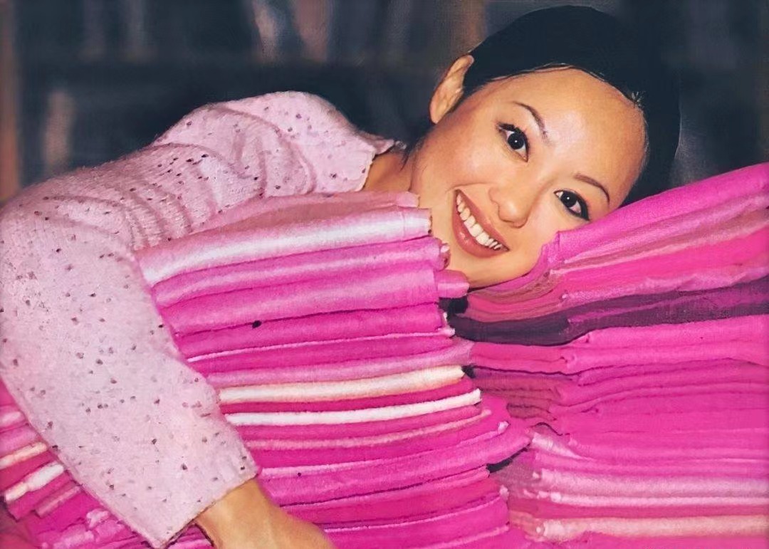 世纪大翻盘，钟镇涛前妻从欠2.5亿到百亿带货女王，经历了什么？