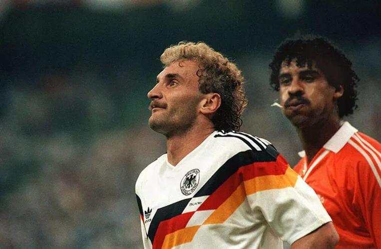 球员为什么在球场上吐痰,有人在球场吐痰怎么办