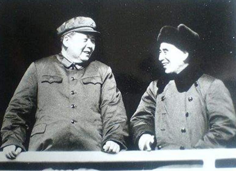 萧克资历仅次于贺龙，为何只被授予上将军衔？毛主席这招实在是高