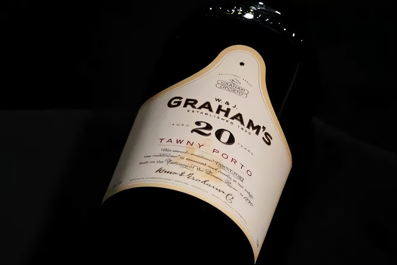 英女王百年的酒窖,英国女王文物